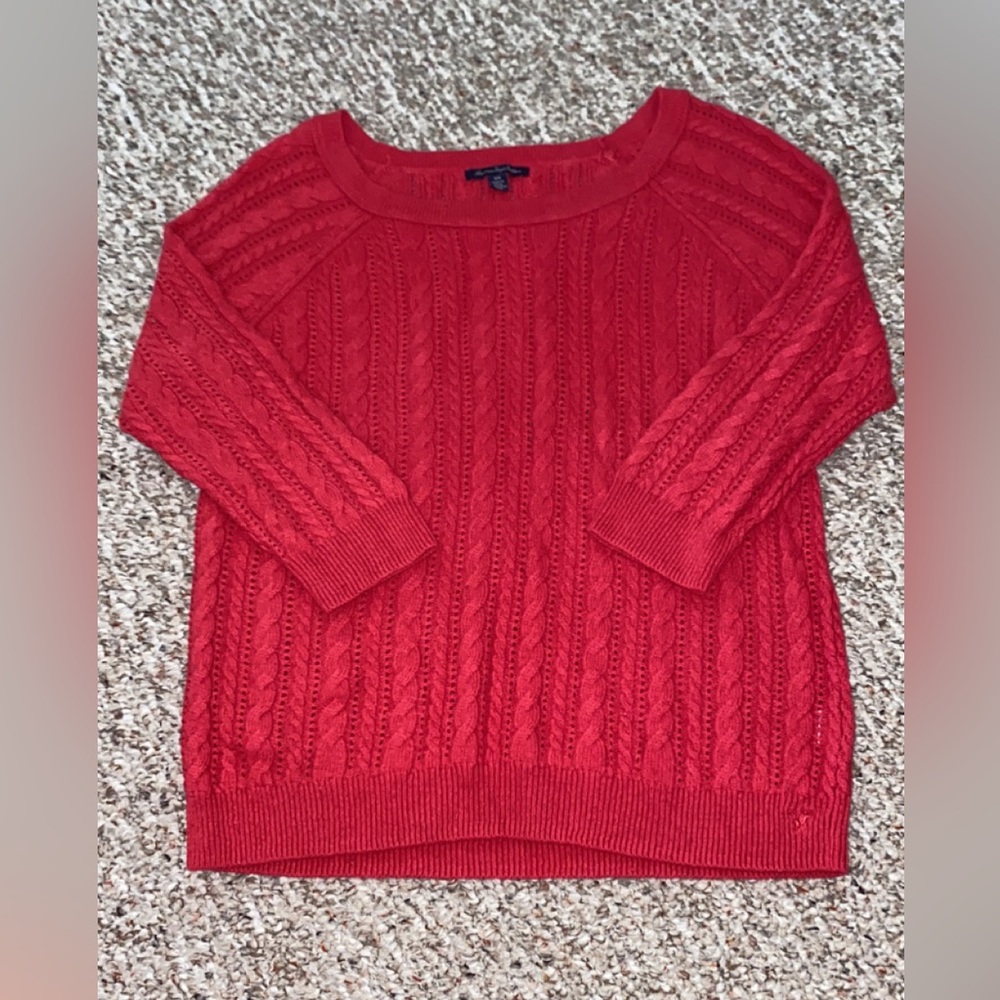 American Eagle sweater fuchsia color size medium.